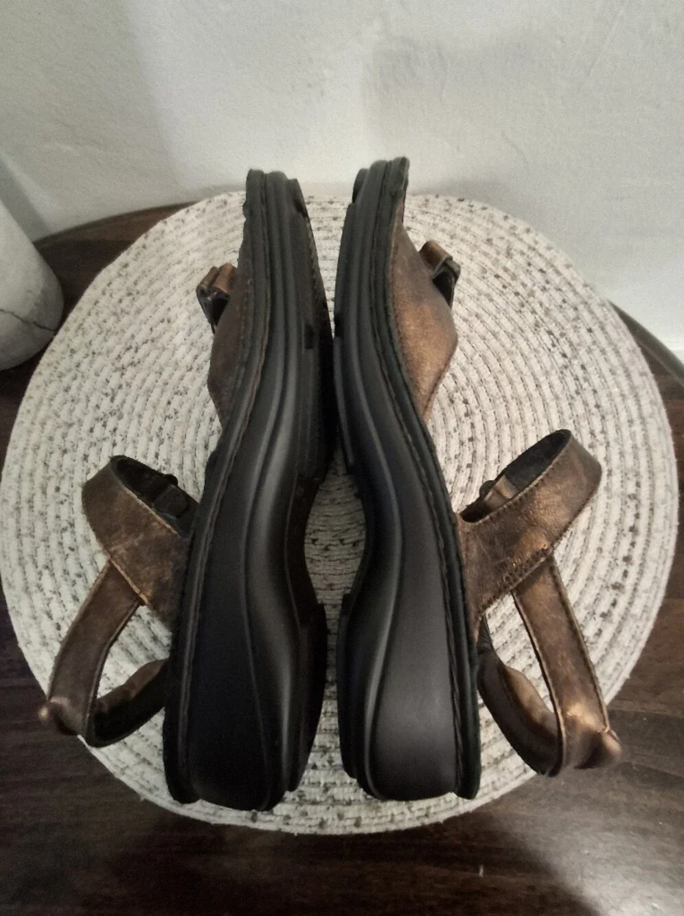 Naot Women's Metallic Bronze Adjustable Strap Sandals Size 39.